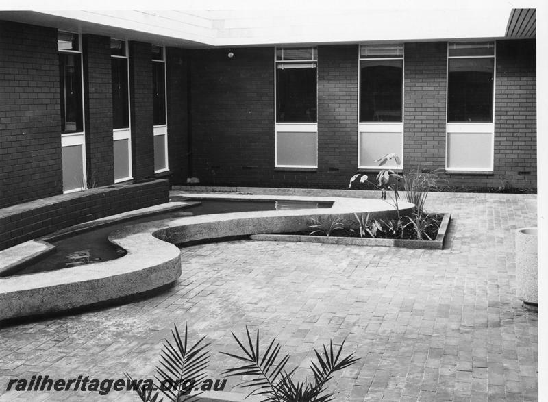P00219
New administration building at Bunbury, courtyard
