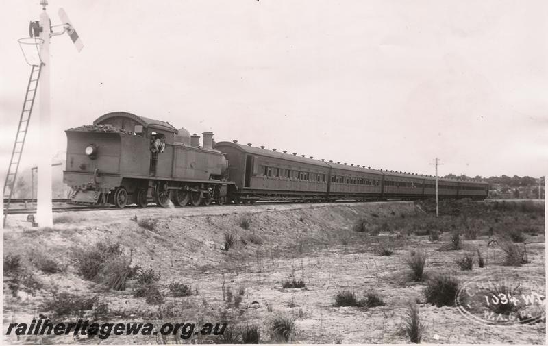 P00588
DS class 375, suburban carriages, signal, Bayswater, suburban passenger train
