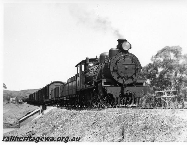 P00722
MRWA D class 19, MR line, three water tank wagons behind the loco, goods train
