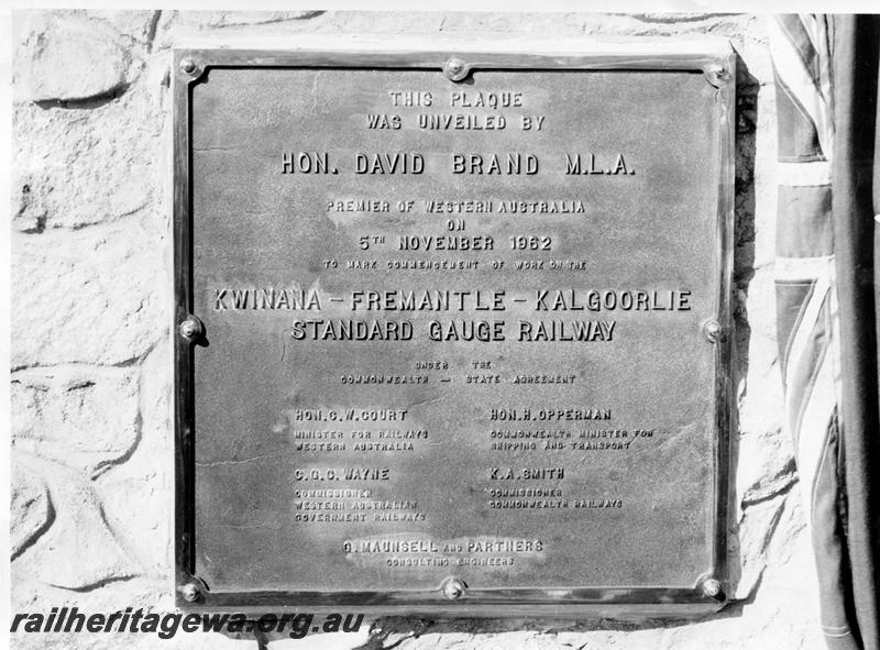 P00798
Plaque commemorating the commencement of the Standard Gauge project
