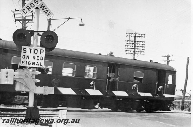 P00801
ADG class railcar, boom gate, Stokely, railcar crossing the level crossing
