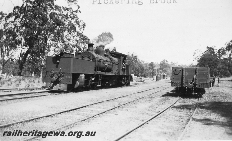 P01087
MS class 428 Garratt loco, Pickering Brook, UDRR line, front and side view, station buildings in the background.
