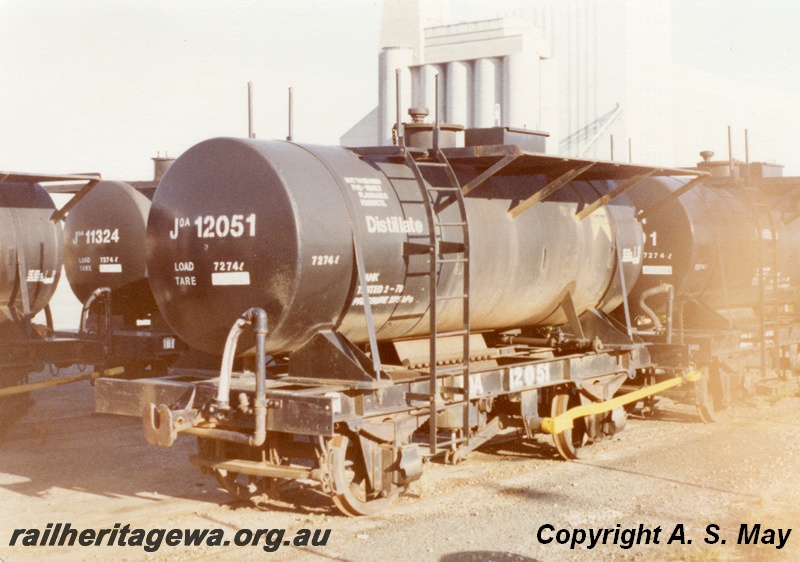 P01112
JOA class 12051, North Fremantle, end and side view.
