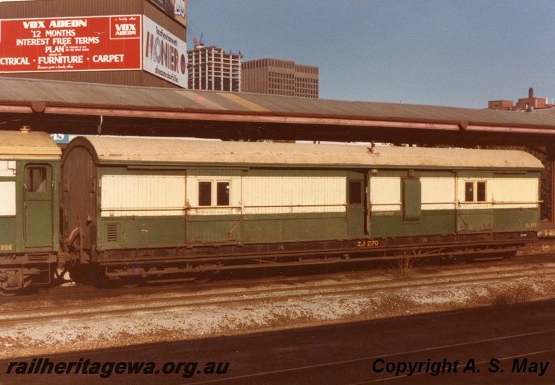 P01128
ZJ class 270 brakevan, green and cream livery, end and side view, Perth, ER line.
