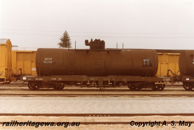 P01179
JU class 1255, Leighton, side view
