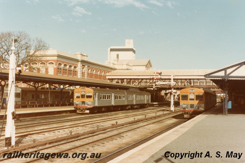 P01208
ADB class 774 and ADB class 780 railcar sets front and side view, Perth, ER line
