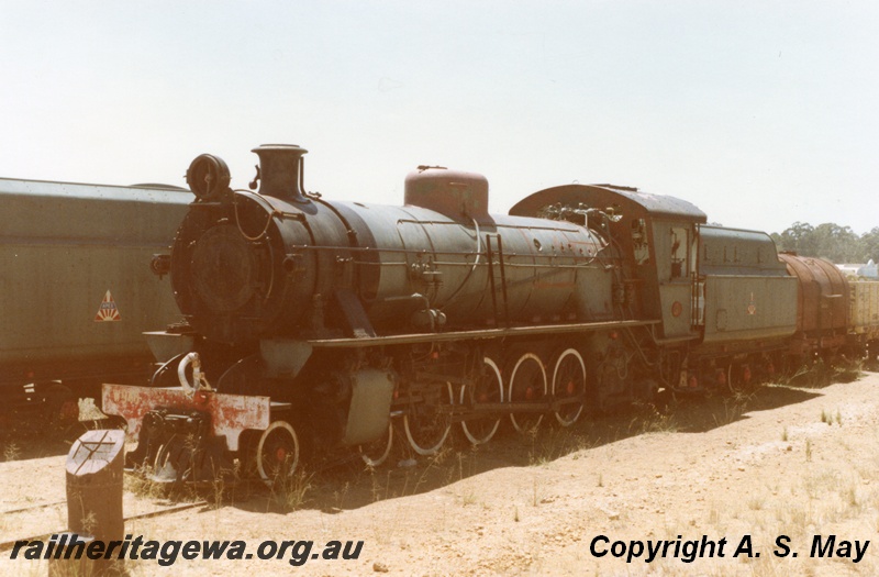 P01272
W Class 934, Collie, front and side view, preserved and on display.
