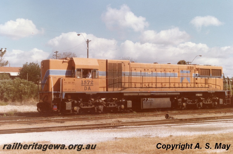 P01301
DA class 1572, Bassendean, Westrail orange livery, side view
