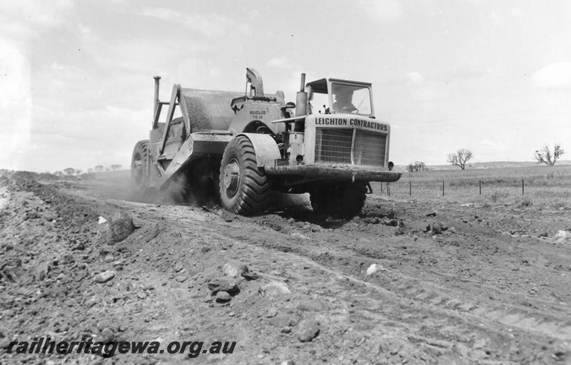 P01565
Scrapper preparing the roadbed, standard gauge construction, Avon Valley line.

