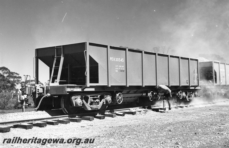 P01589
WSH class 30545 ballast hopper, ballasting on the Kalgoorlie to Kambalda line.
