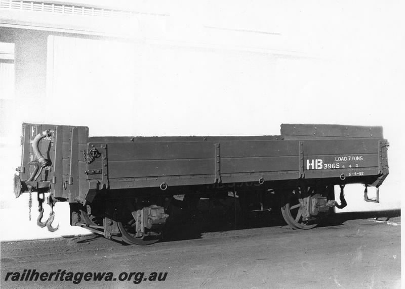 P01779
HB class 3965, four wheel low sided wagon, end and side view, same as P8009
