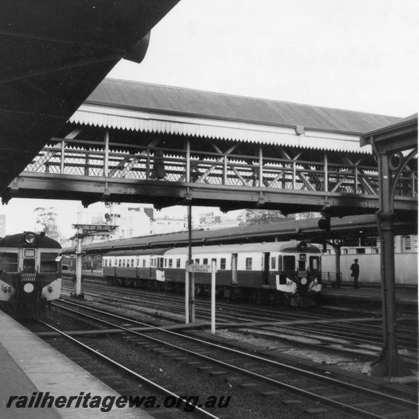 P02032
ADG class 601, ADG class 613, overhead foot bridge, signal, Perth Station, view across the station from the Main Platform.
