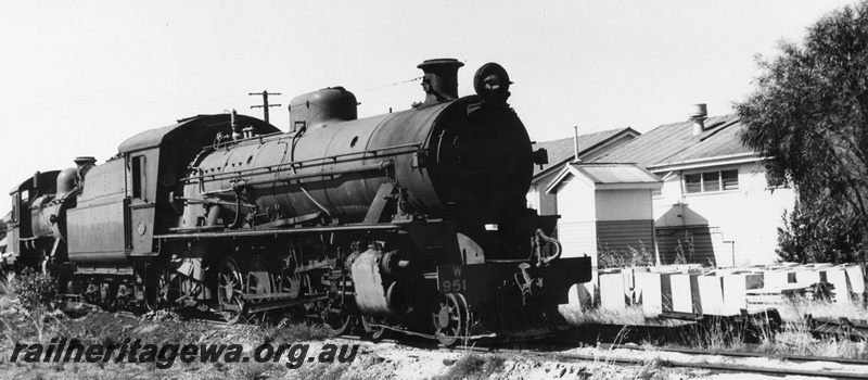P02306
W Class 951, stored Midland Workshops, BN line, side and front view.
