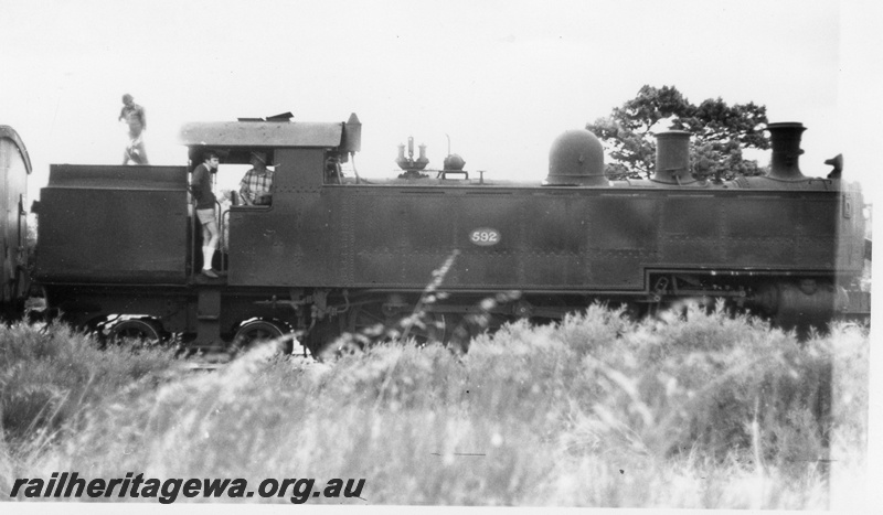 P02390
DD class 592, Coogee, FA line, side view, on ARHS tour to Armadale.
