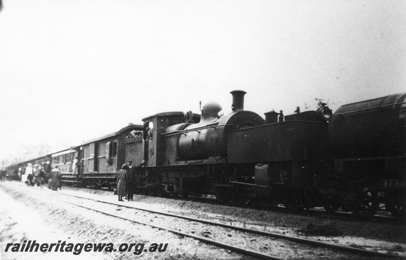 P02456
MS class Garratt loco, passenger train, first train on the Busselton to Flinders Bay line, BB line, view along the train
