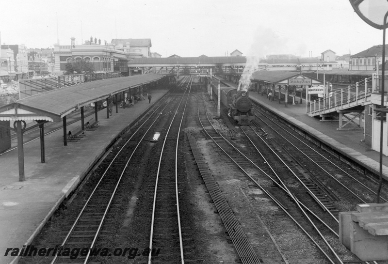 P02487
PMR class 728, platforms, Perth Station, view looking west from the Barrack Street Bridge
