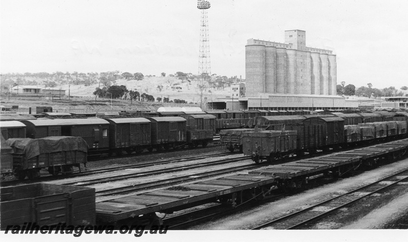 P02531
Goods traffic including brakevans, louvre vans, open wagons, flat top wagons, tankers, KW class wagon, silos, train control building, Avon Yard, Northam.
