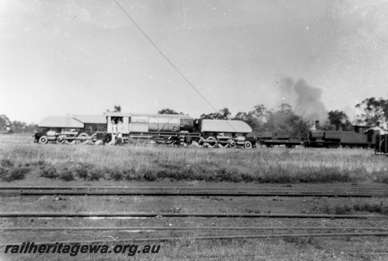 P02630
ASG class Garratt locomotive with full length cowling in photographic grey and black livery, B class steam loco, Midland Junction, side view
