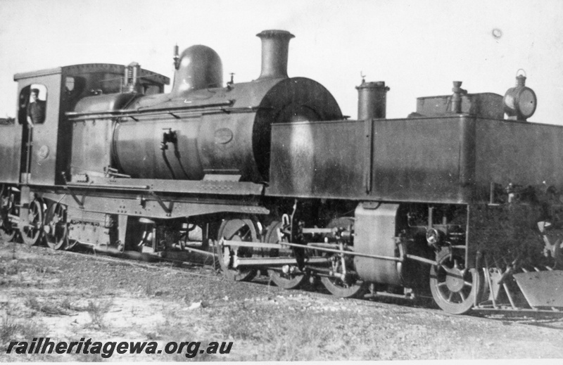 P02656
MS class Garratt steam locomotive, side and front view.
