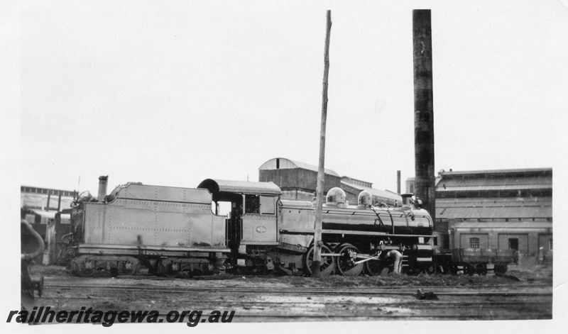 P02799
P class 452 (renumbered P class 512 on 12.6.1947), Midland Workshops, end and side view
