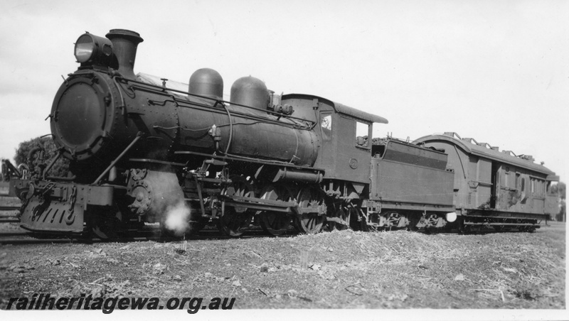 P03042
C class 271, ZA class brakevan, Walkaway, W line, front and side view, built as 4-6-0, rebulit as 4-6-2, c1940
