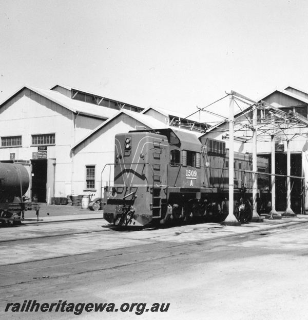 P03147
A class 1509, sheds, Geraldton, NR line
