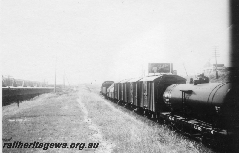 P03175
PM class 707, goods train, Leighton, ER line
