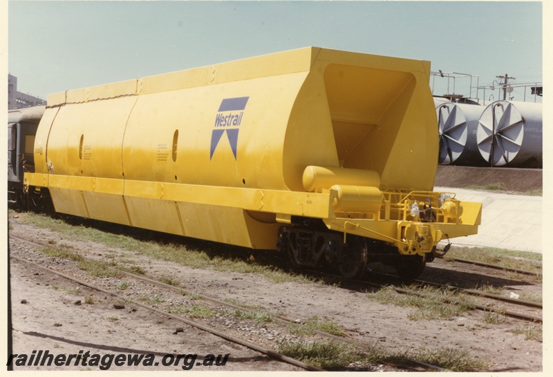 P03632
XO class 25301 woodchip wagon, side and end view, ex JG class water tanks in the background. As new condition.
