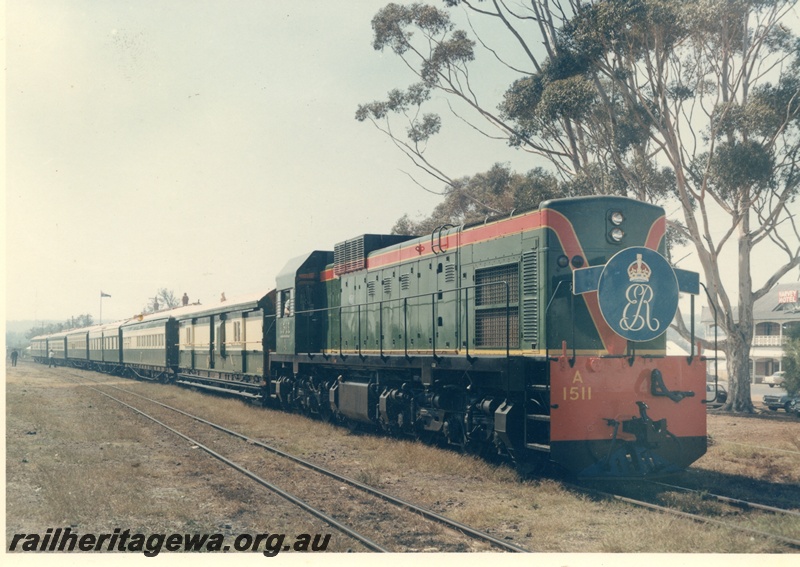 P03653
A class 1511, on royal train, hotel, Harvey, SWR line, side and front view
