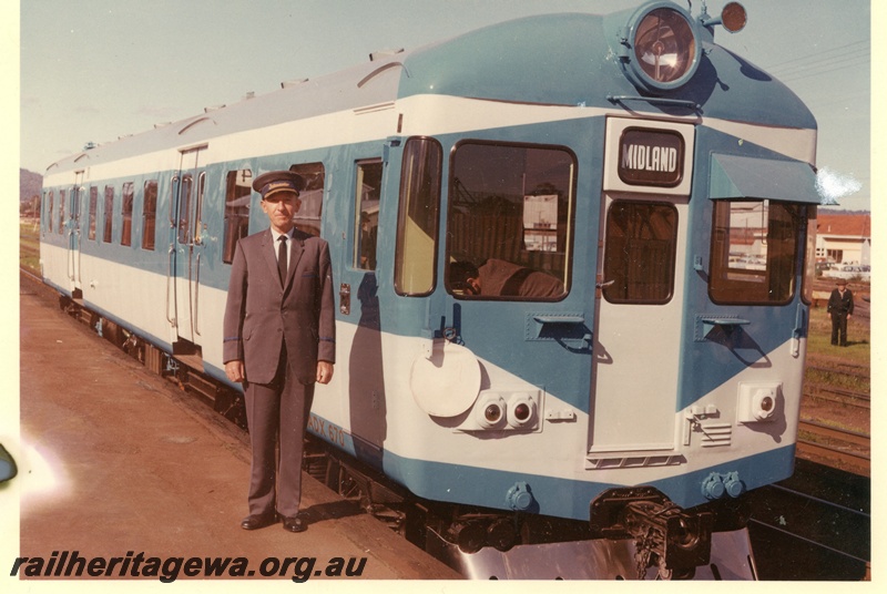 P03729
ADX class 670, Nanking blue and light grey livery, stainless steel cowcatcher, white tail disc, missing gangways, Stationmaster standing beside it, trial run to Jumperkine, side and rear view, Midland Junction, ER line,. (Ref: RIM August, 1966 )
