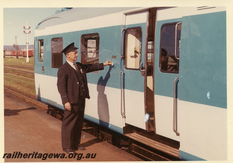 P03730
ADX class 670, Nanking blue and light grey livery, Guard E. McGrath  operating automatic door, Midland Junction, ER line, trial run to Jumperkine, view of doors .(Ref: RIM August,1966), 
