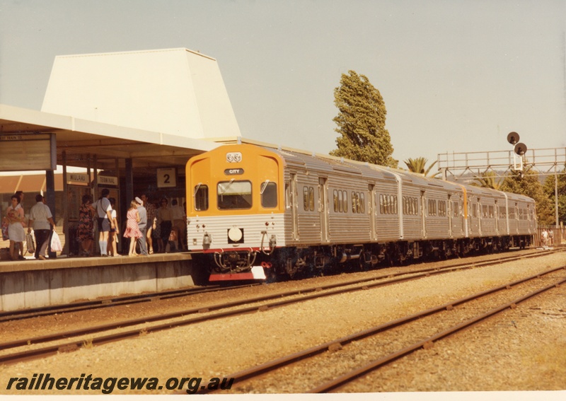 P03775
ADL802 Railcar set at Midland, with bridge in the background, front and side view
