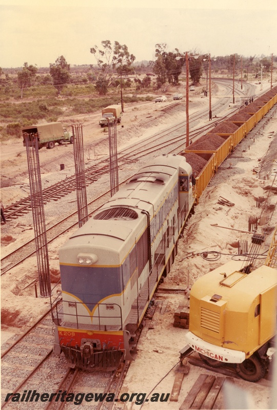 P03799
K class 208, light and dark blue with yellow lining, on iron ore train, arriving Kwinana yard, signal, Michigan crane
