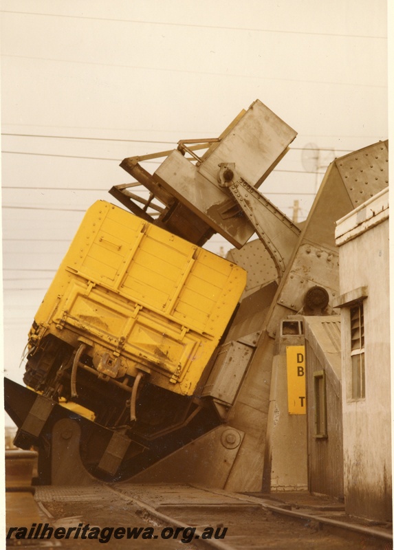 P03930
2 of 2, GH class high-sided coal wagon, in yellow livery, being unloaded, Bunbury, SWR line.
