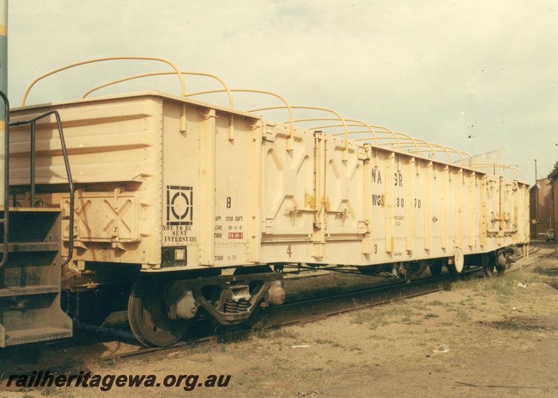 P03947
WGS class standard gauge superphosphate wagon, end and side view.
