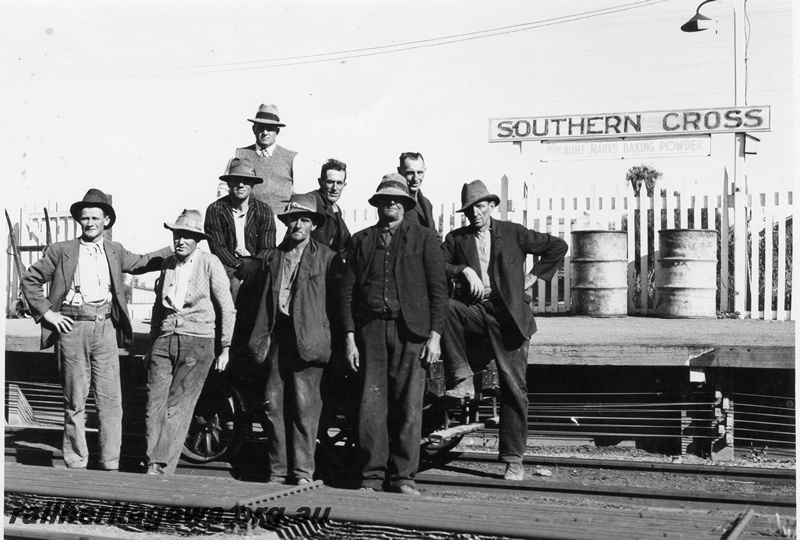 P04092
Per way gang, trolley, Southern Cross, EGR line
