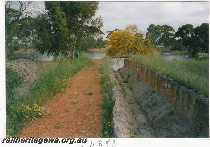 P04883
Railway dam, Merredin, exit end of the main channel
