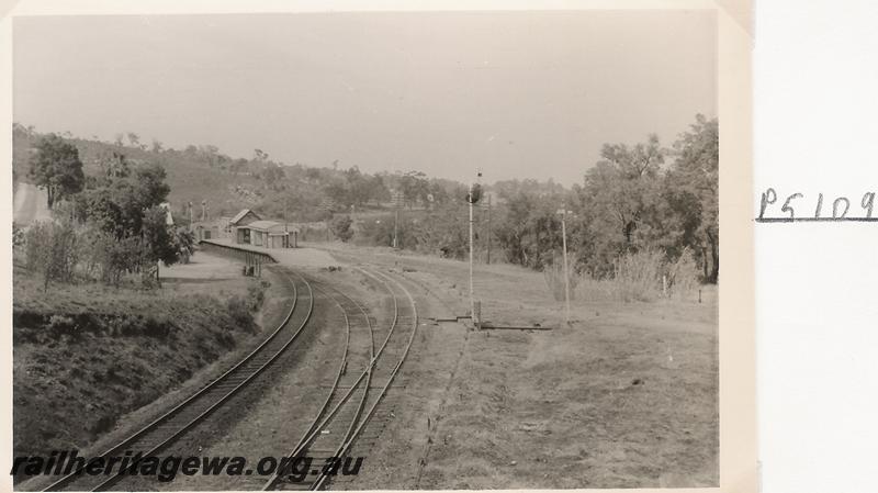 P05109
Upper quadrant signal, station buildings, Swan View, ER line, looking west from road bridge
