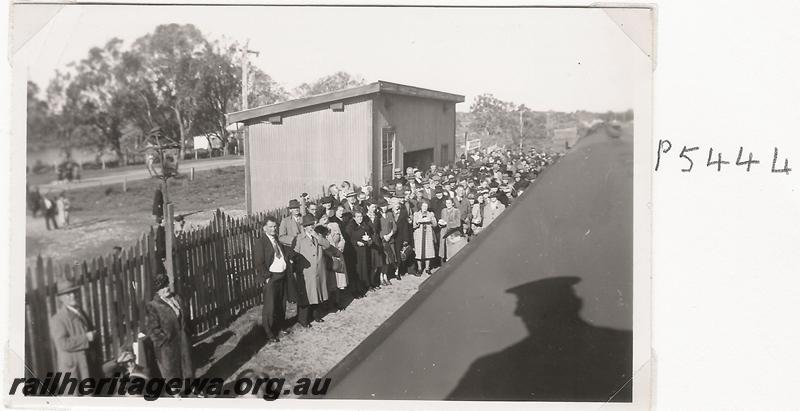 P05444
Station, Jandakot, FA line, passengers on platform from the 