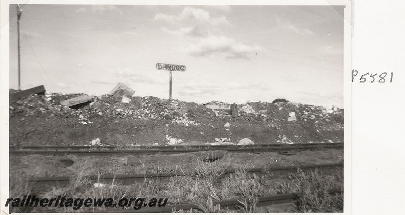 P05581
Station nameboard, remains of platform as rubble,  Bardoc, KL line
