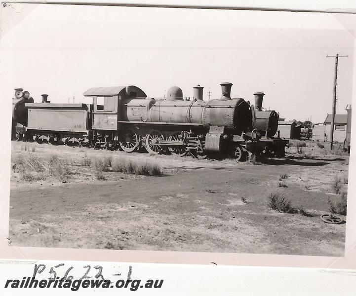 P05622
Visit by the Vic Div of the ARHS, ES class 602, derelict at Midland, side and front view
