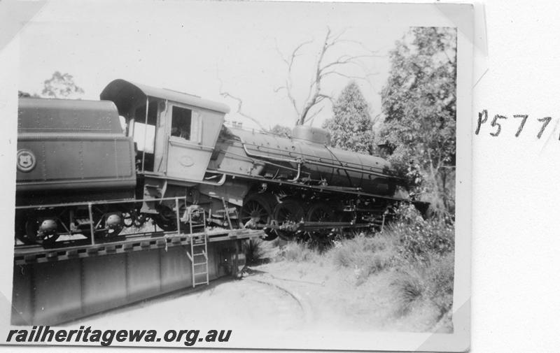 P05771
W class 960, Koojedda, ER line, loco has run off the turntable, view looking forward.
