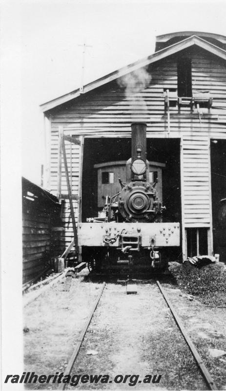 P05940
Millars Shay loco, loco shed, East Kirup, head on view, same as P4641
