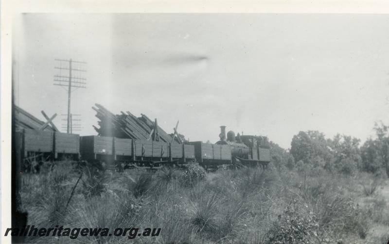 P05952
Millars G class loco, shunting wagons loaded with timber
