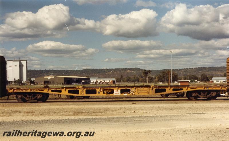 P05993
WQCX class 30450 flat wagon, side view
