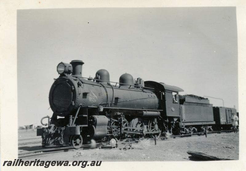 P06032
L class 477, Mount Magnet, NR line, front and side view, driver Girdlestone looking out of cab,
