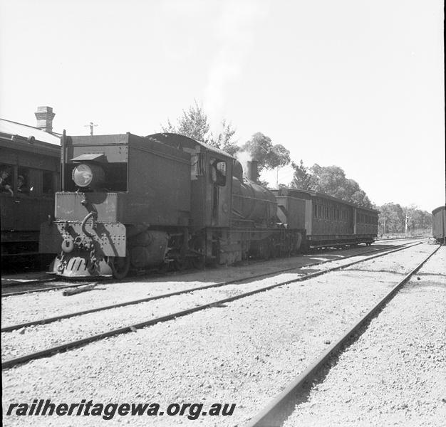 P06124
MSA class Garratt loco, Mundaring, M line, on passenger train from Mundaring Weir line. End view of bunker
