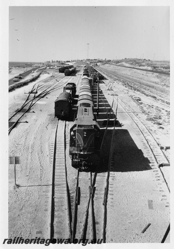 P06487
D class 1564, Leighton Yard, goods train, elevated head on view.

