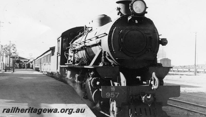 P06609
W class 957, Bunbury station, on train of side door carriages, passenger train for Perth
