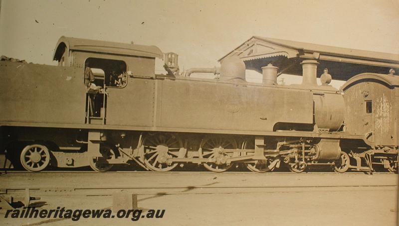 P07197
D class 384, Perth Station, side view, suburban passenger train
